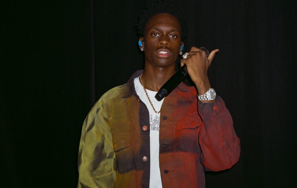 Leostaytrill - Recensione di "Home Alone": una miscela lunatica e misurata delle influenze del trapano e Afrobeat nel Regno Unito