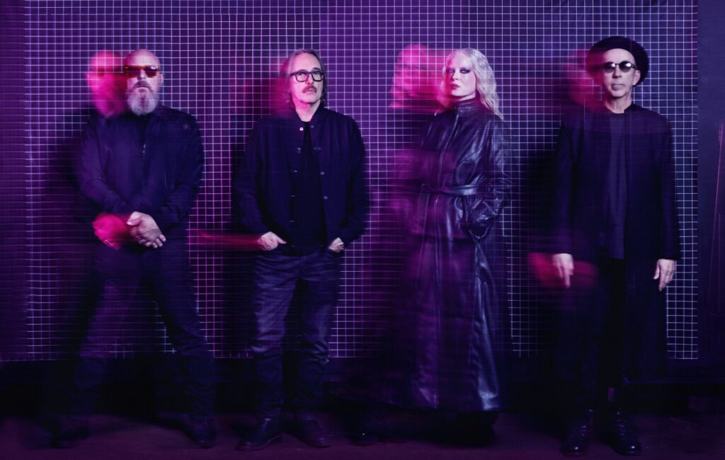 Garbage-'Lascia che tutto ciò che immaginiamo sia la luce' Recensione: Alt-Rockers benvenuto a un nuovo capitolo più luminoso