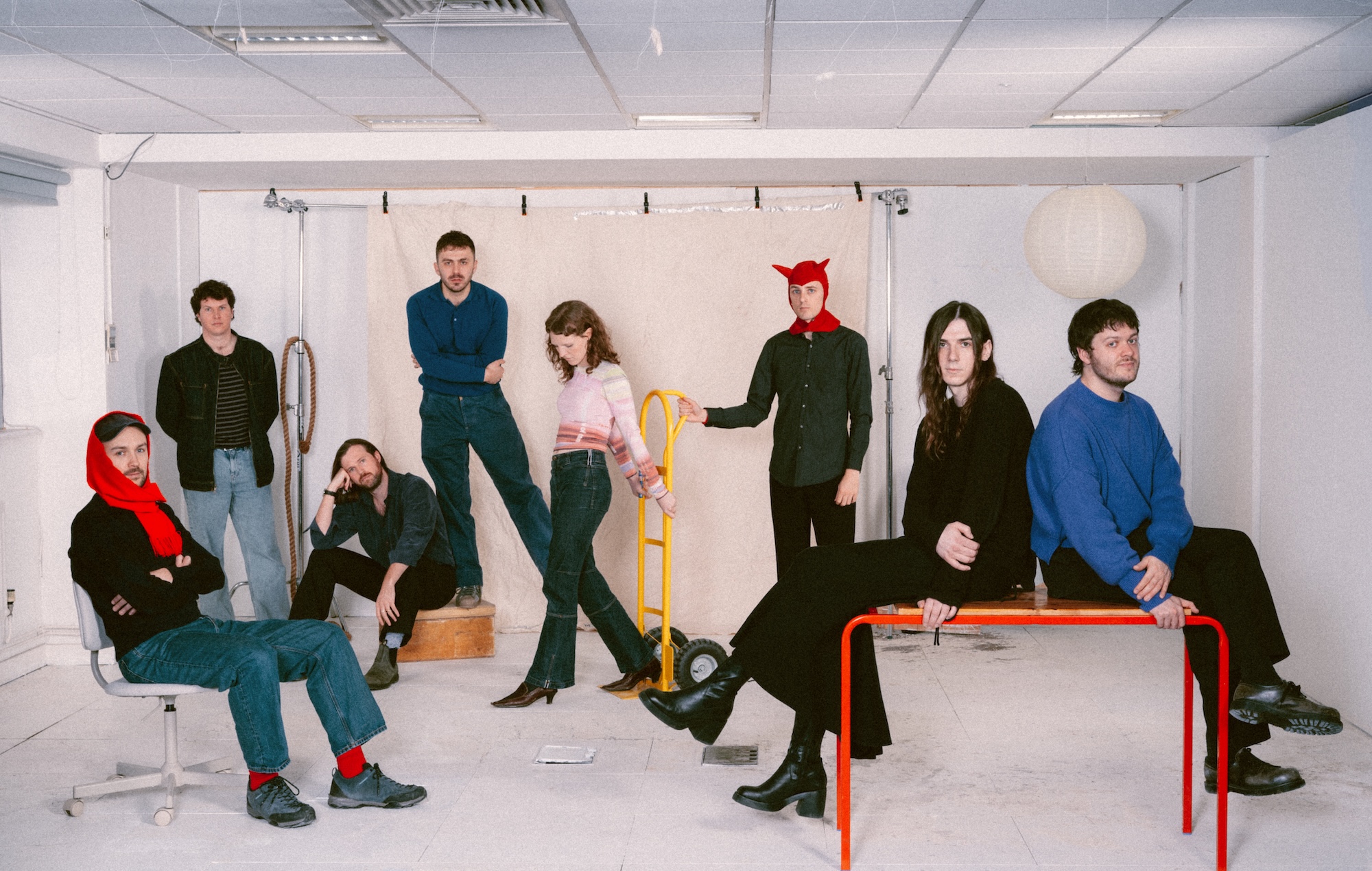 Caroline-Recensione di 'Caroline 2': Resplendent Avant-Folk incontra la semplicità pop in una maggiore età