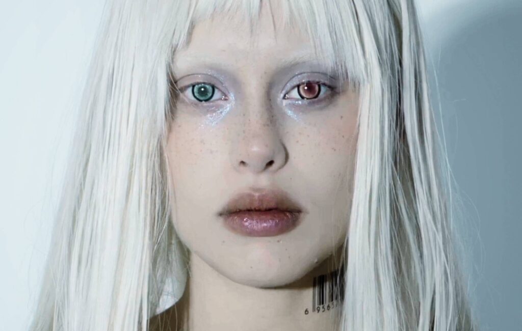 Alissici colloqui che si aspettano gemelli con Oli Sykes e debutto EP 'Arc 01: Maiden'