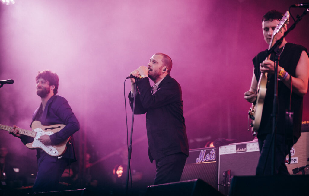 Guarda Florence Welch unirsi ai Maccabei sul palco a Glastonbury 2025