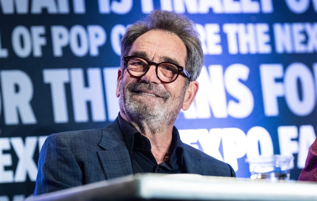 Huey Lewis dice che non "rinunciare" alla registrazione della perdita dell'udito
