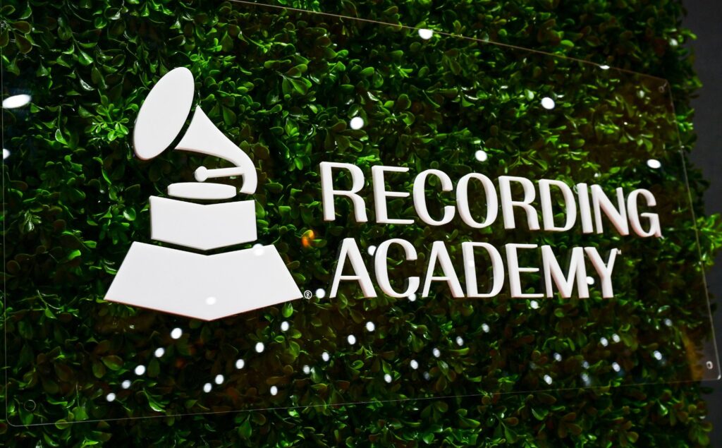 I Grammy stanno introducendo nuove regole per le migliori nuove categorie di artisti a partire dal 2026 e le nuove categorie di paesi