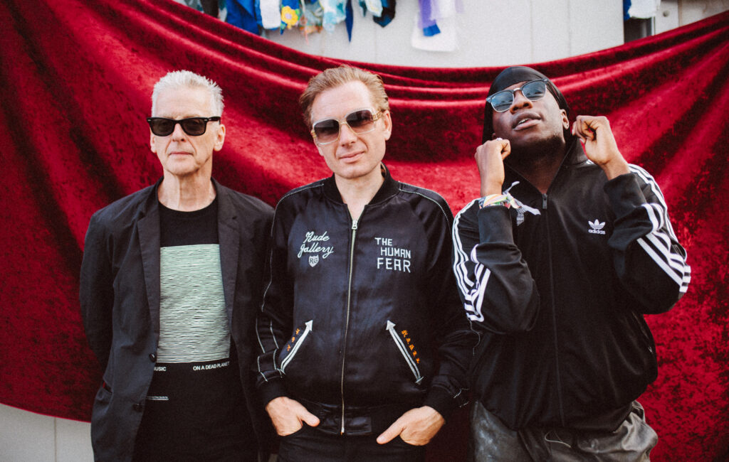 Incontra il nuovo supergruppo: Alex Kapranos di Franz Ferdinand con Peter Capaldi e Master Peace a Glastonbury 2025