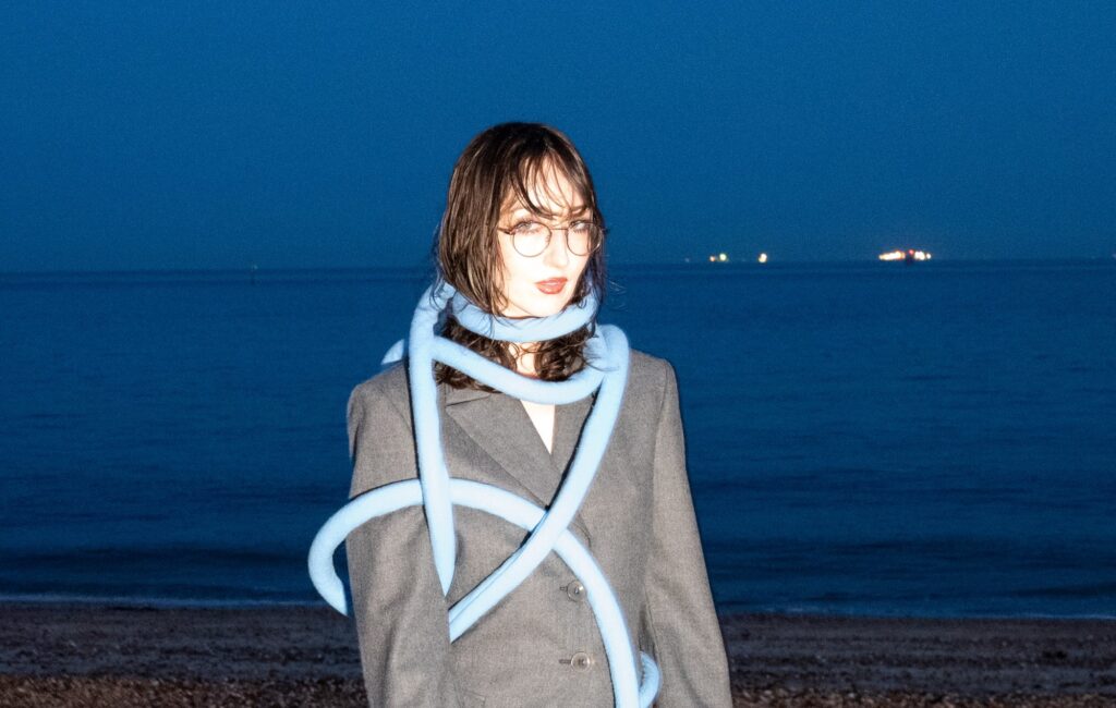 Jessica Winter - Recensione di "My First Album": Cementing la sua partecipazione nel gioco Pop Campy Queer