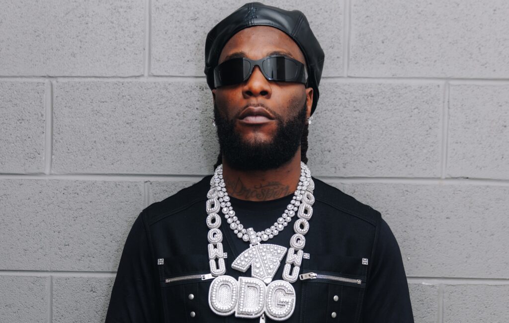 Burna Boy - Revisione "Nessun segno di debolezza": un audace esperimento di genere con disordinata esecuzione