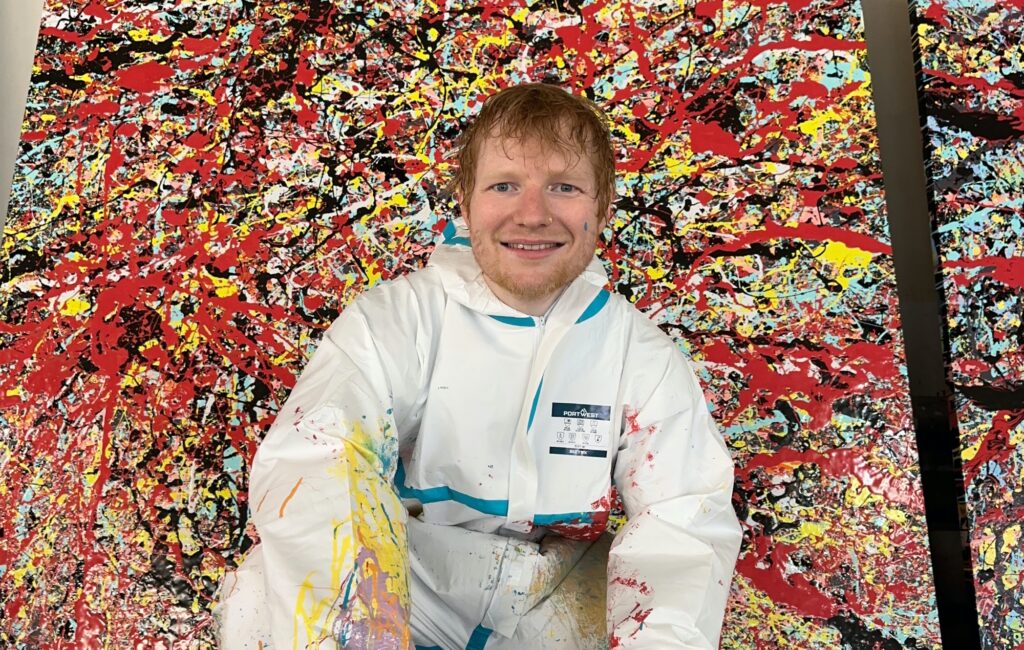I dipinti "cosmici" di Ed Sheeran per raccogliere fondi per la sua fondazione