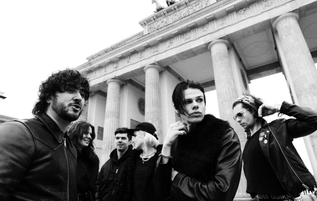 Yungblud parla di un concerto di celebrazione del sabato nero e nuovo dottore "Raw"