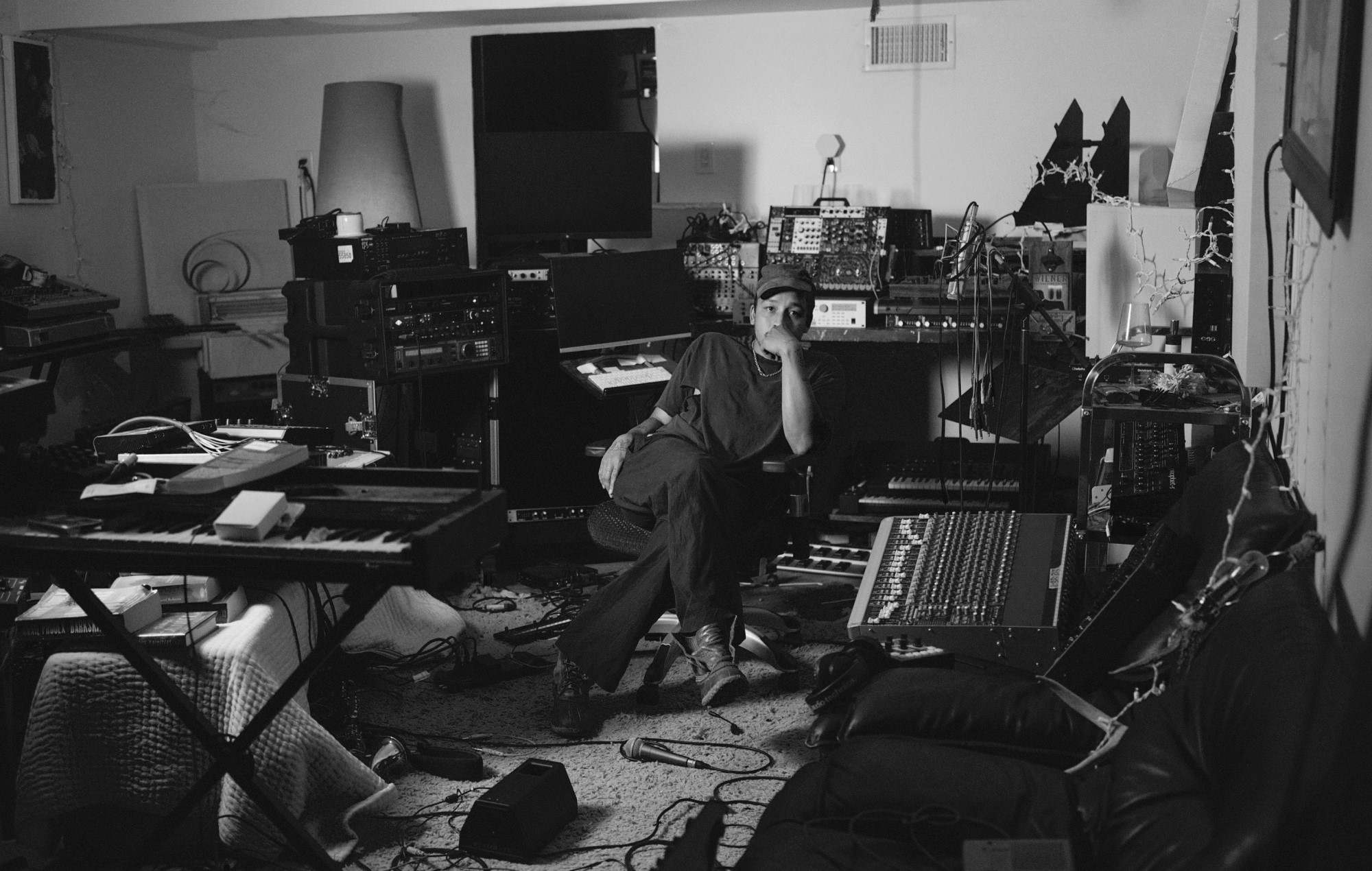 Dijon - Recensione di 'baby': il ritorno audace e irrequieto spinge i confini della produzione e del pop