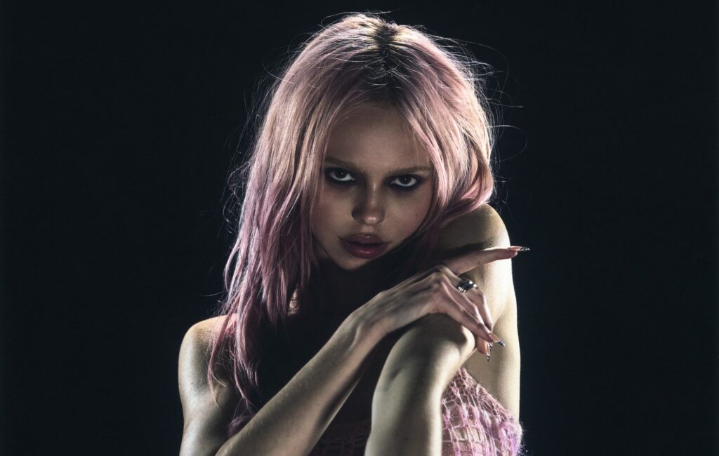 Adéla sta assaporando il suo ruolo di più recente provocatore del pop