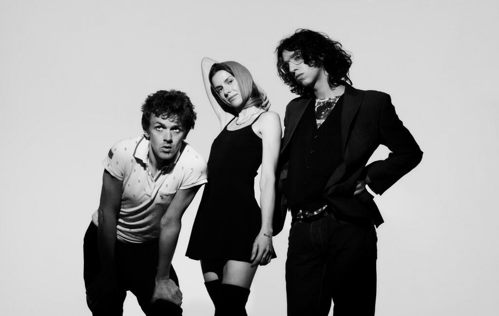 Bar Italia annuncia il nuovo album "Some Like It Hot" con frenetico singolo "raccolta fondi"