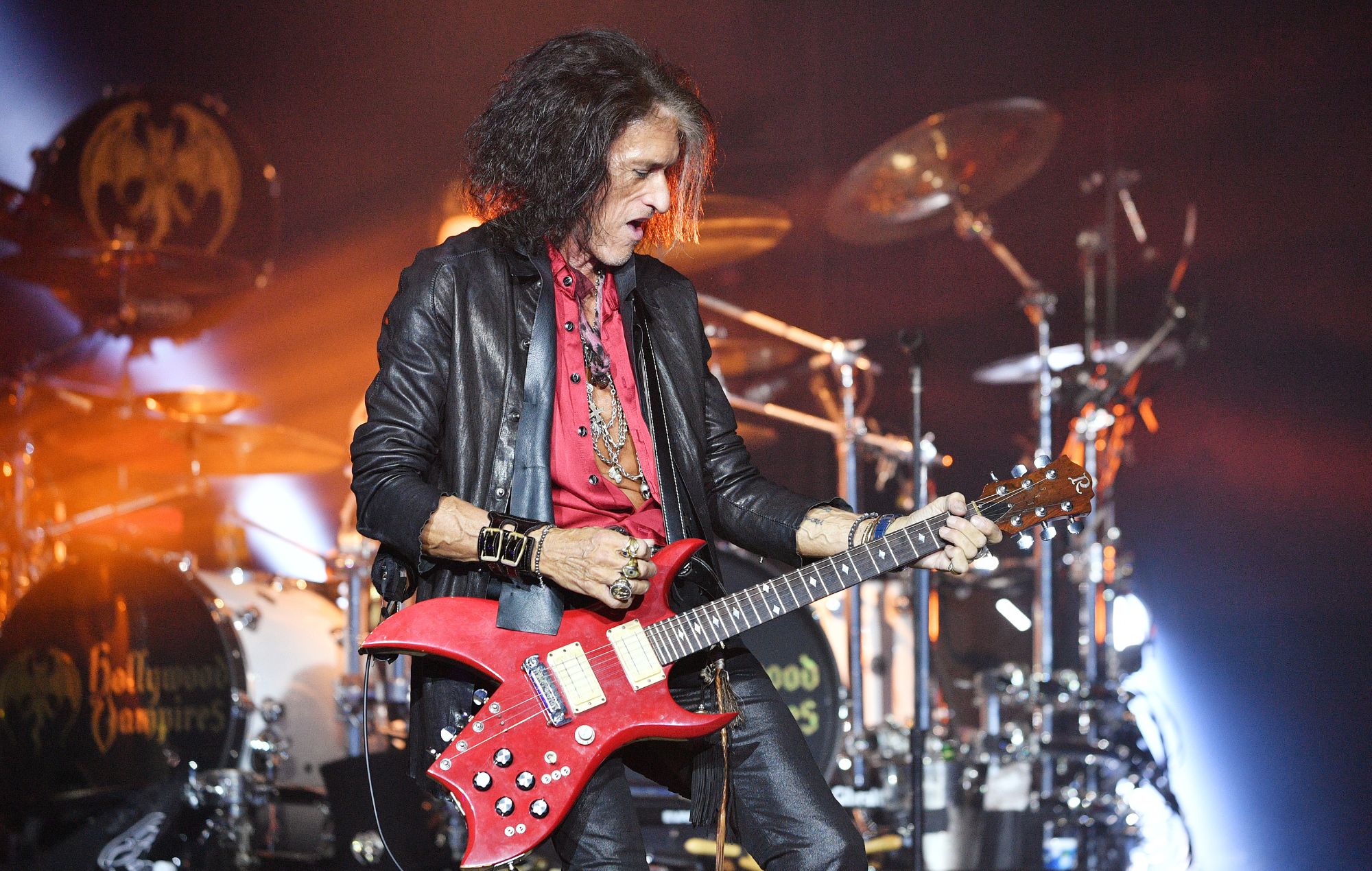 Guarda Joe Perry giocare a Aerosmith Classics con i membri dei Black Crowe e altro ancora