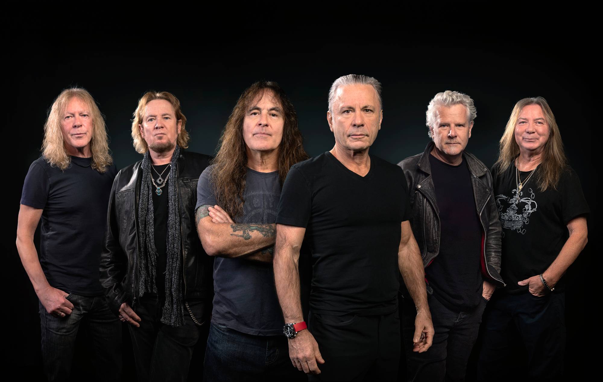 Iron Maiden Annuncia Knebworth Show per l'estate 2026 con l'oscurità, l'Hu e altro ancora
