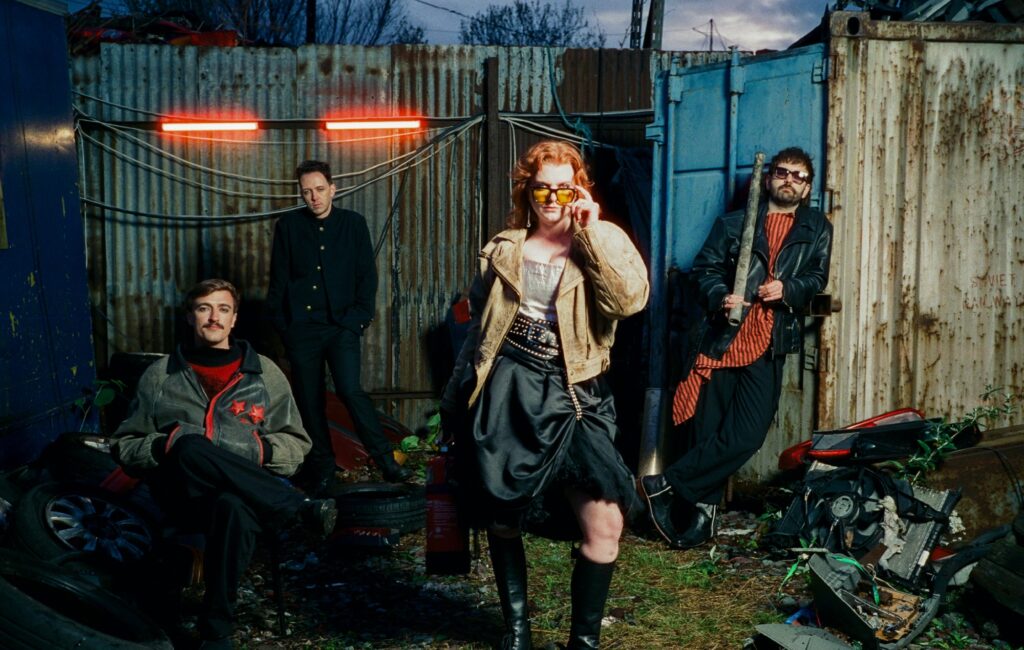 Sprints - Revisione "All That That Is Over": una versione di recente controllo dei rocker incendiari di Dublino