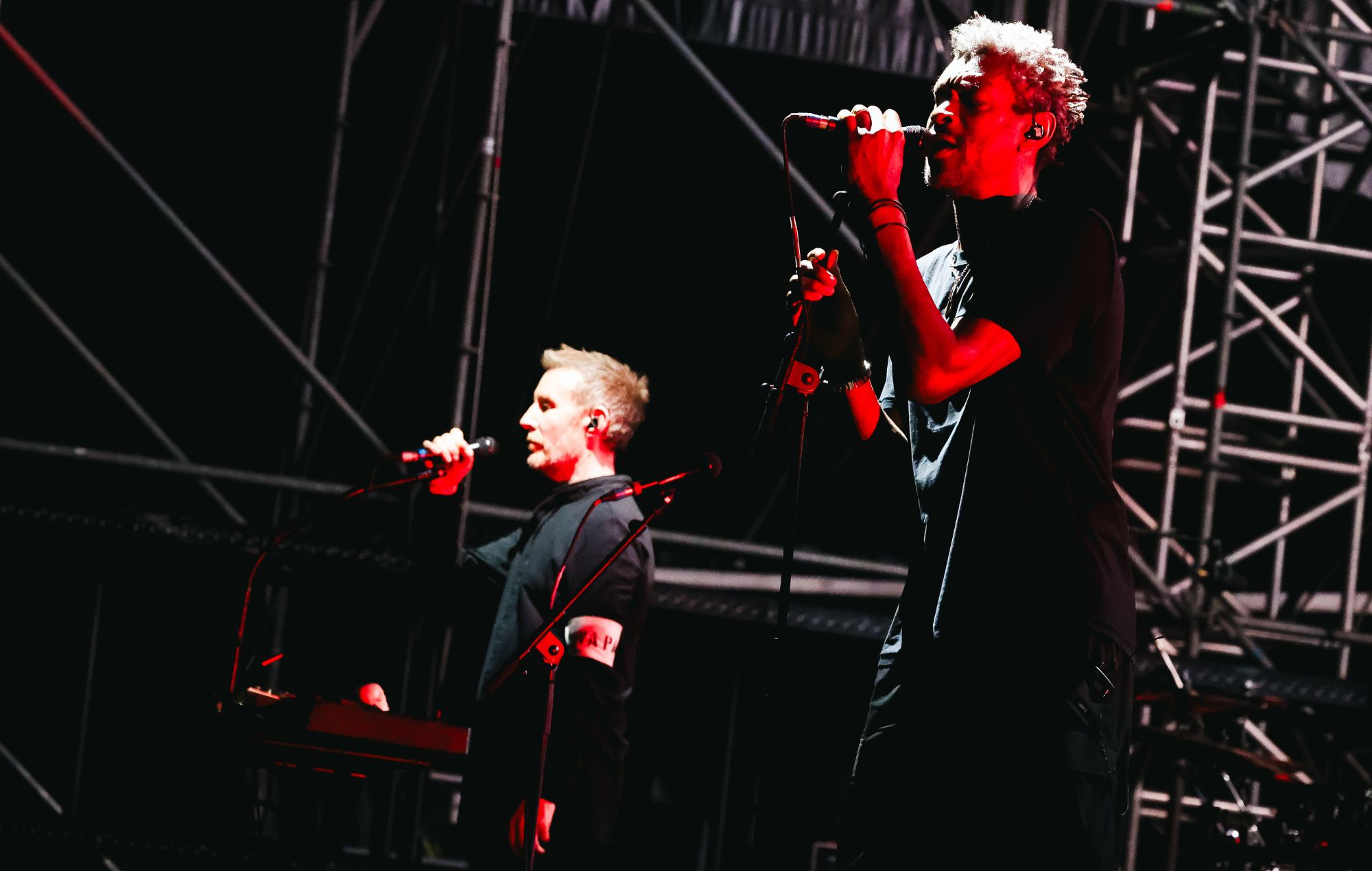 Attacco enorme e Cavalera annunciano Special Show Special Sosce a sostegno delle popolazioni indigene dell'Amazzonia