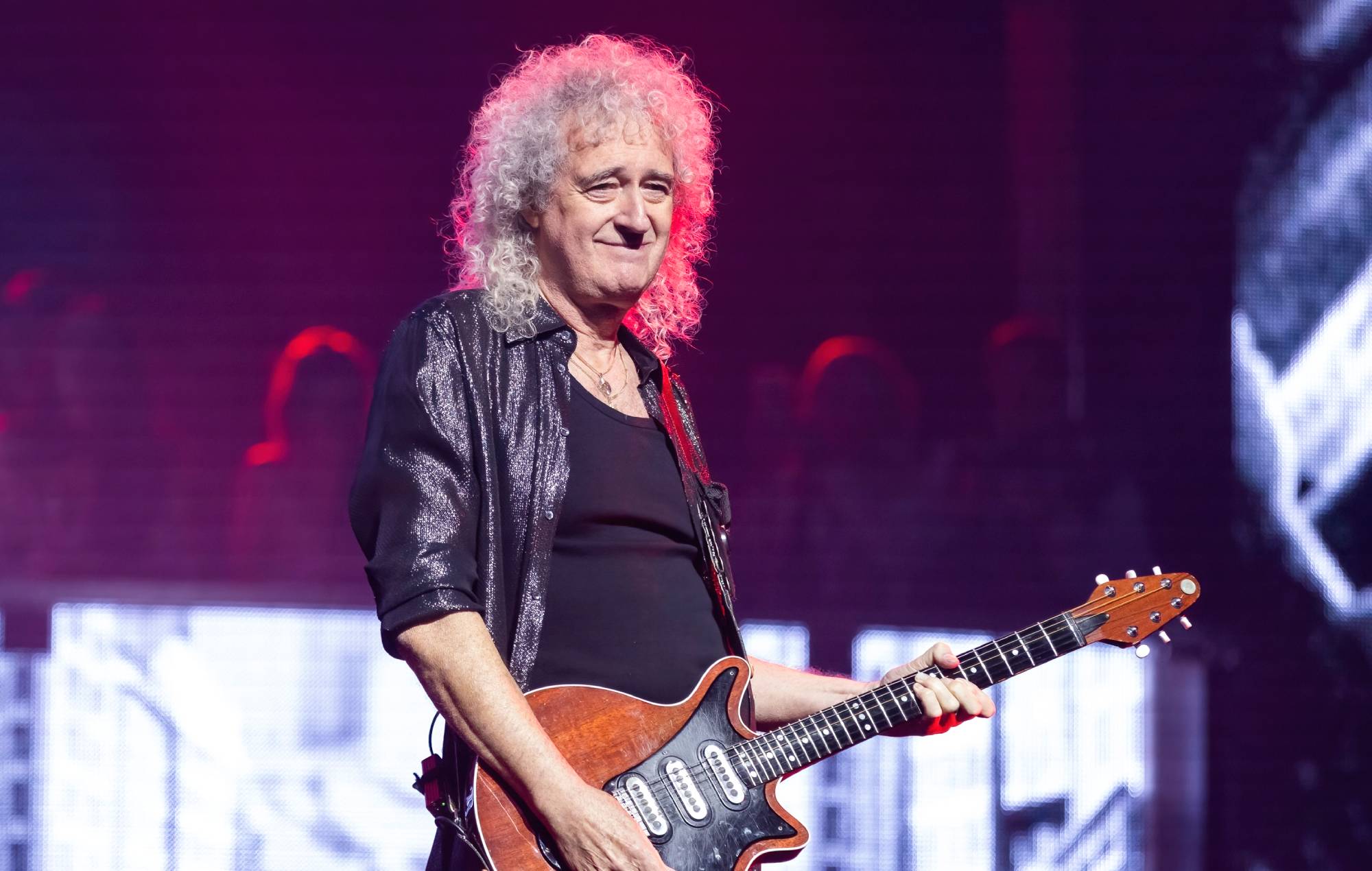 Brian May afferma che la regina "è stata in studio" e sono "molto appassionate" nel suonare la sfera di Las Vegas