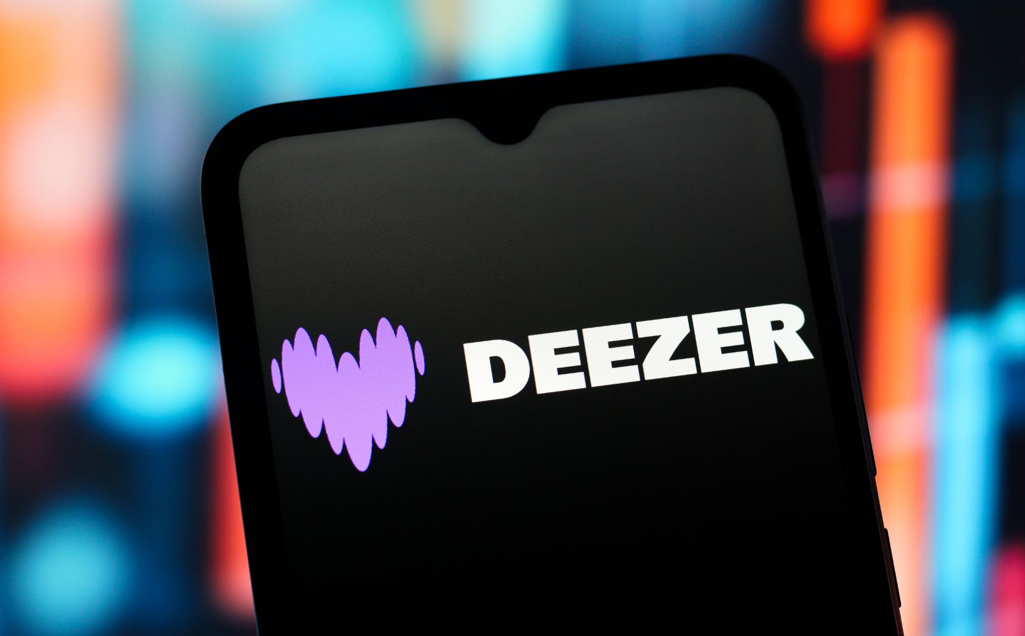 Deezer rivela che il 28 % della musica caricata su piattaforma è completamente generato