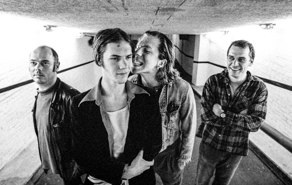 Deus per interpretare i classici "scenario peggiore" e "in un bar, sotto il mare" per intero il 30 ° anniversario 2026 UK e European Tour