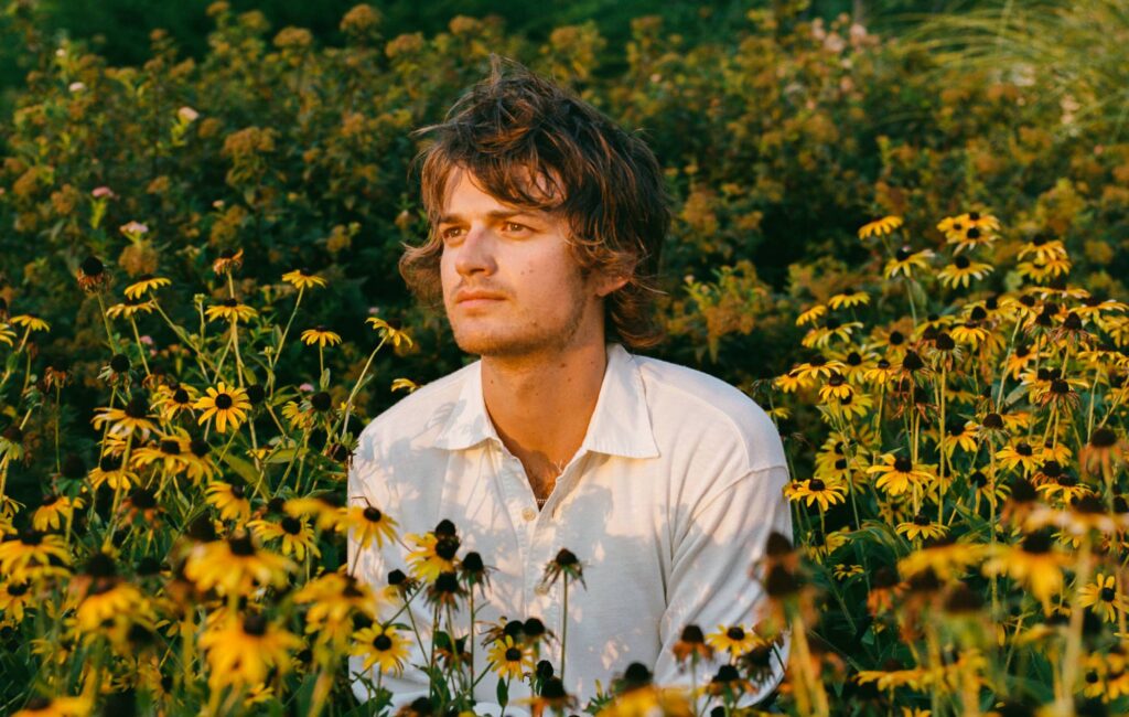 Djo condivide il nuovo album "Piece compagno" in 'The Crux' con 12 nuove canzoni