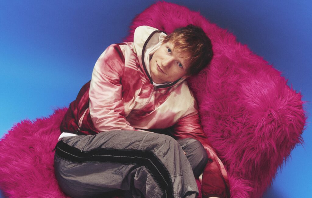 Ed Sheeran-Recensione di "Play": un ritiro frettoloso al genere di genere di vecchi