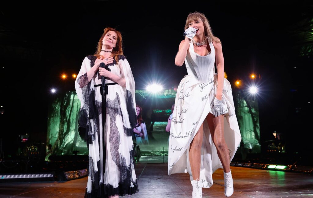 Florence Welch ha deciso di "apportare alcune modifiche" dopo un'esperienza "piuttosto fottuta" di unirsi a Taylor Swift a Wembley
