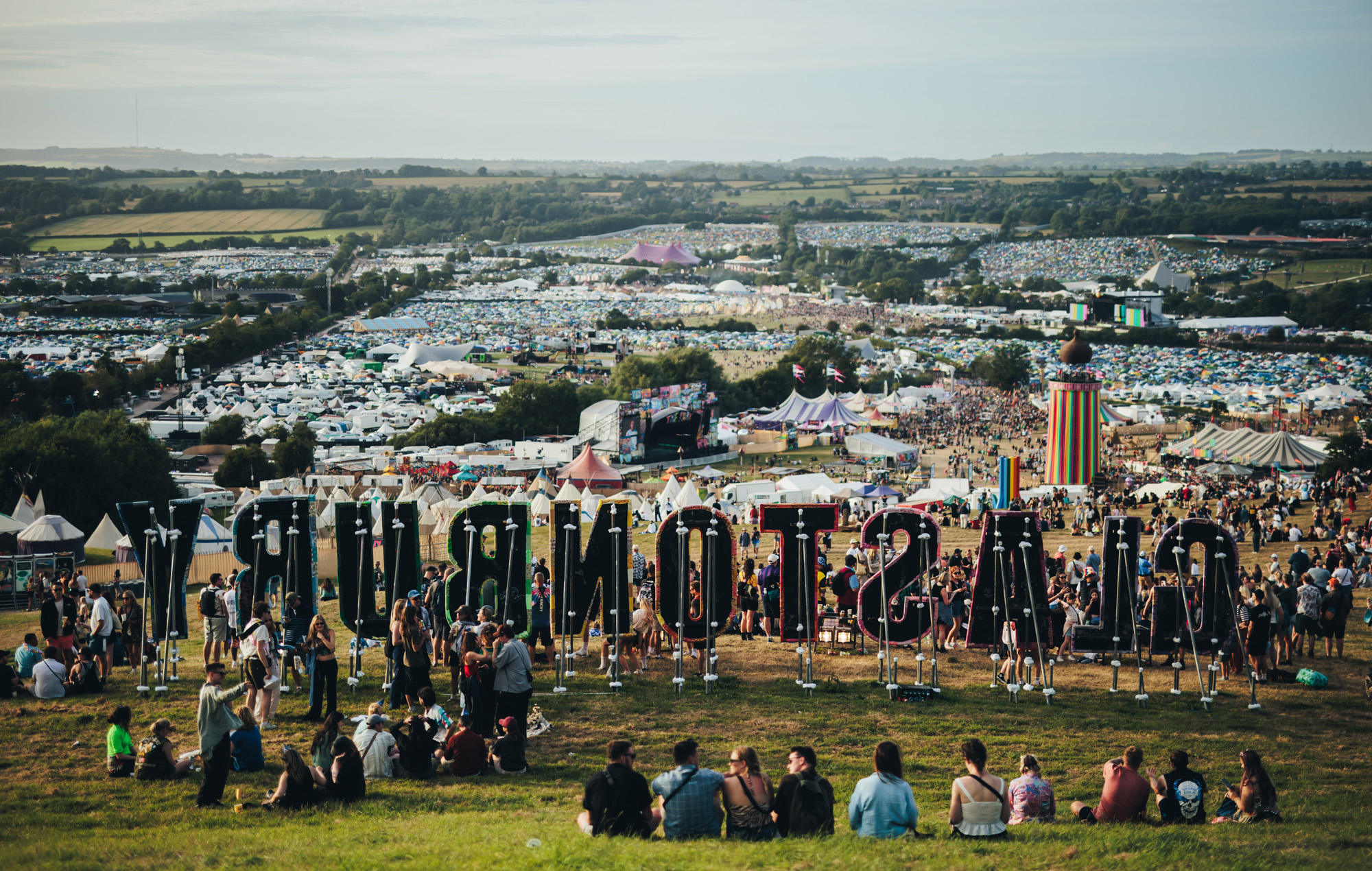 Glastonbury annuncia le date per il festival del 2027 e il pareggio per i primi biglietti