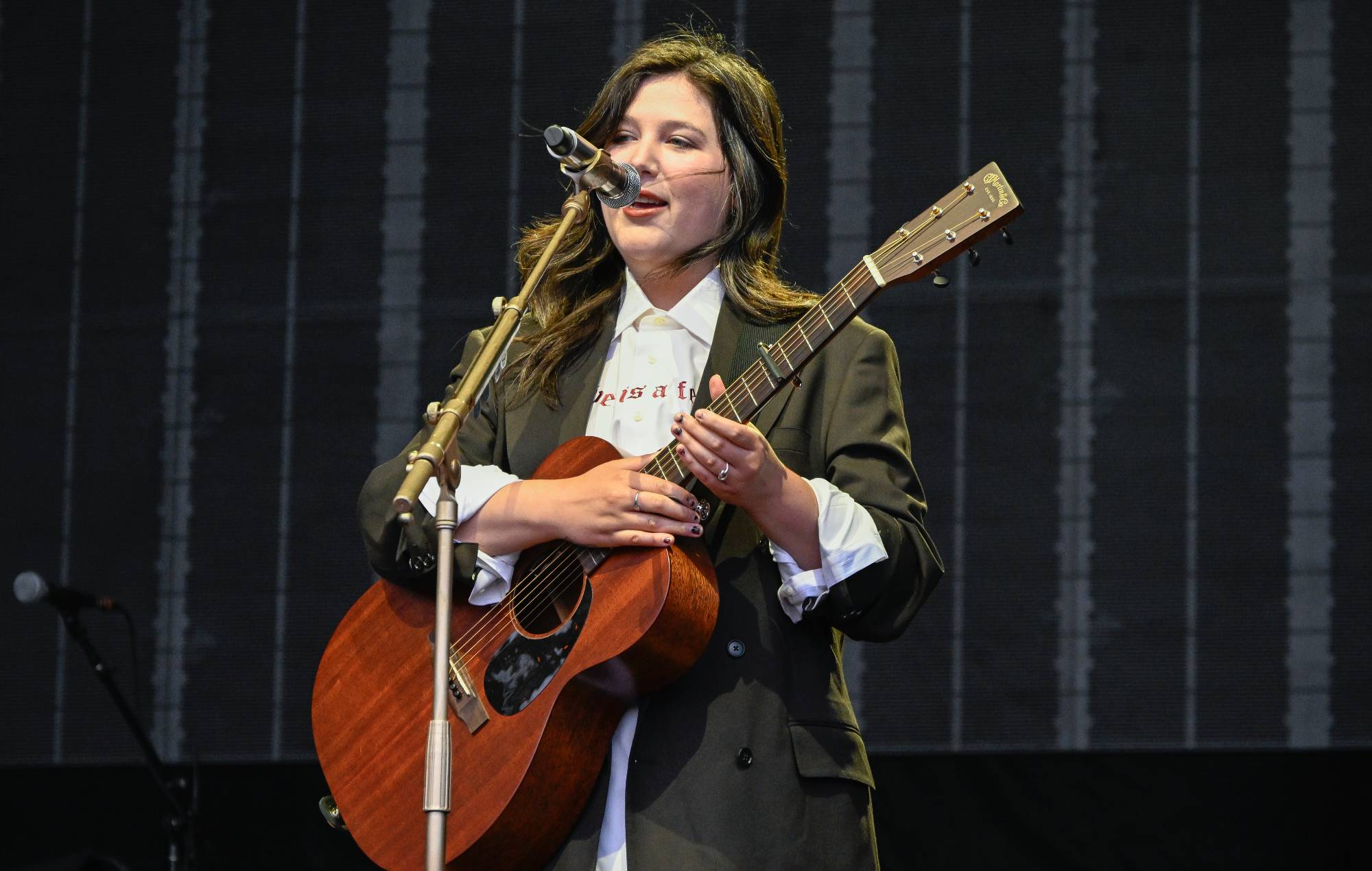 Guarda Lucy Dacus Cover Sufjan Stevens "Chicago" al Festival All Things Go di New York