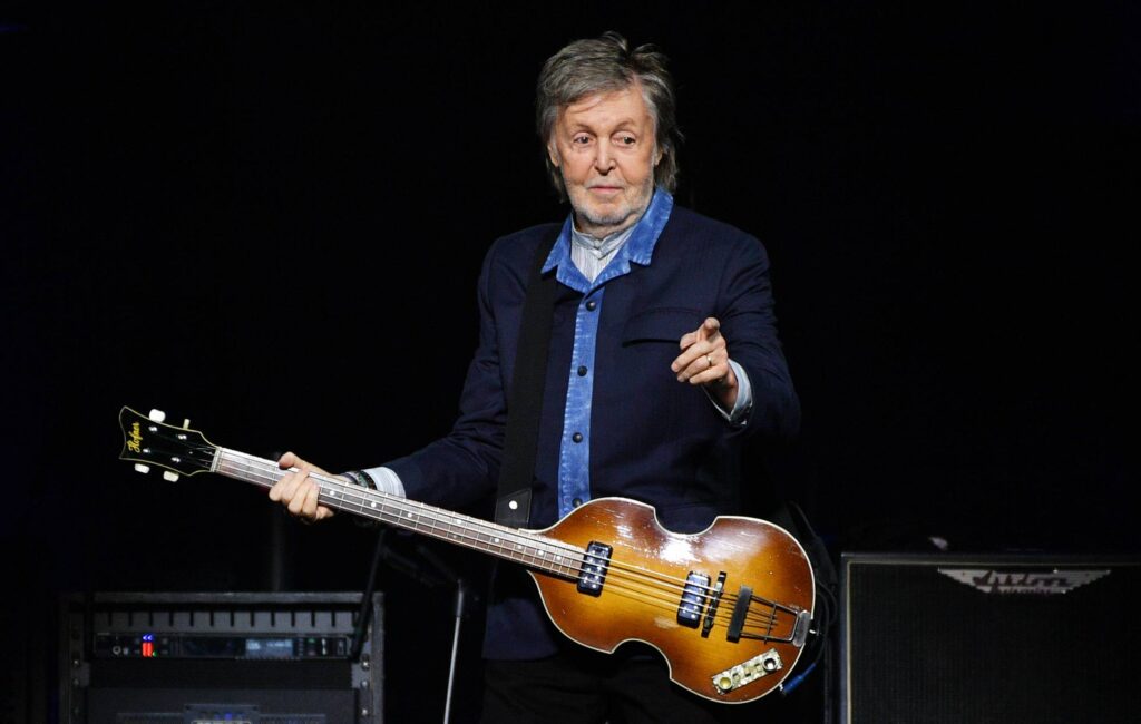 Guarda Paul McCartney interpretare i Beatles '' Help! ' per la prima volta in 35 anni