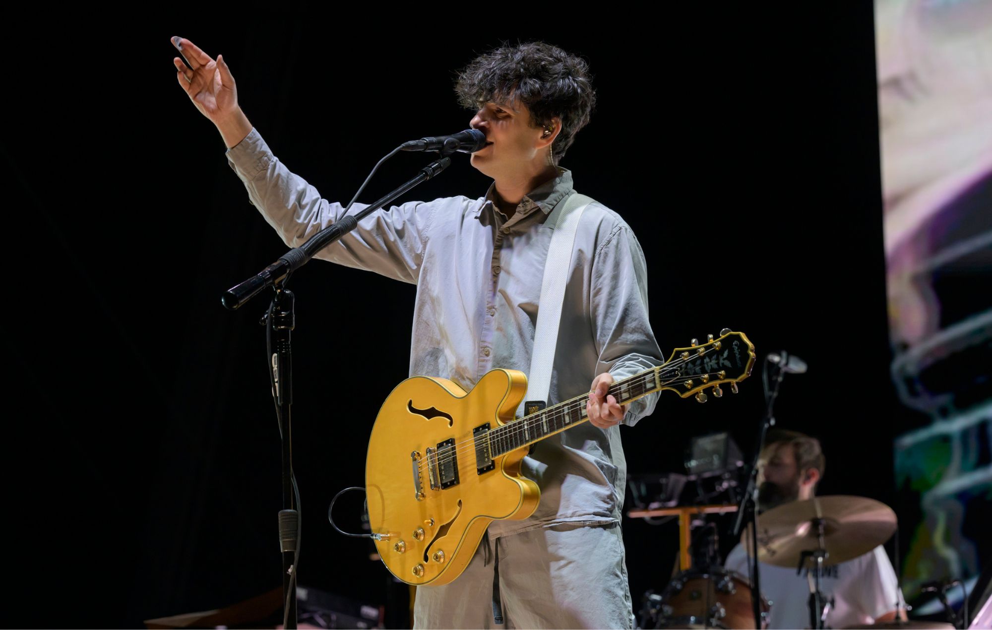 Guarda la band delle scuole superiori di Ezra Koenig che si riunisce allo spettacolo di Vampire Weekend
