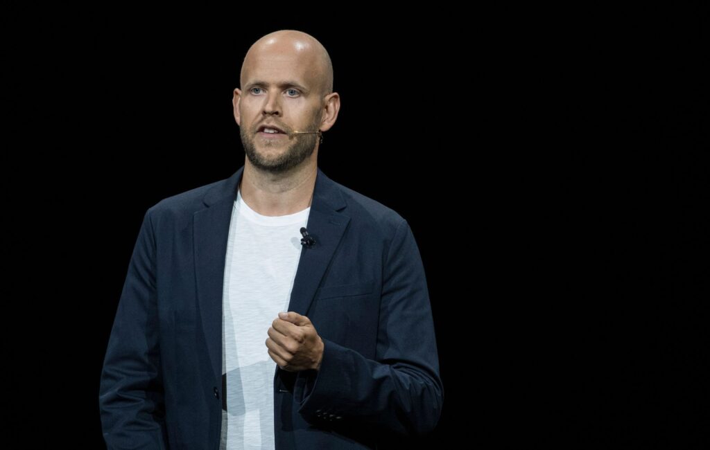 Il fondatore di Spotify Daniel Ek si sta dimettendo come CEO