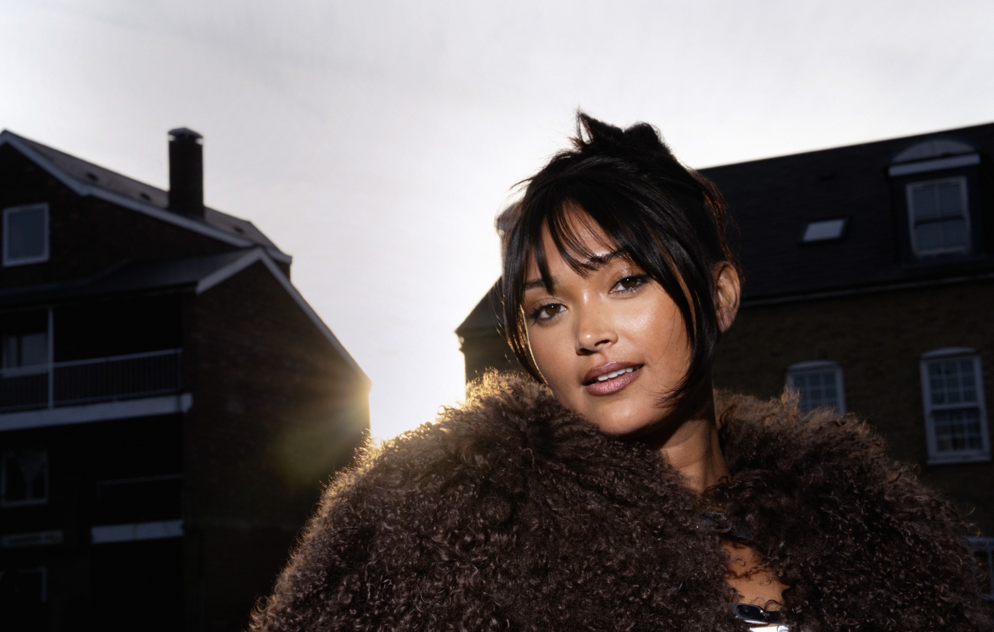 Joy Crookes sul nuovo album "Juniper" e scopre la "forma più grezza" di se stessa