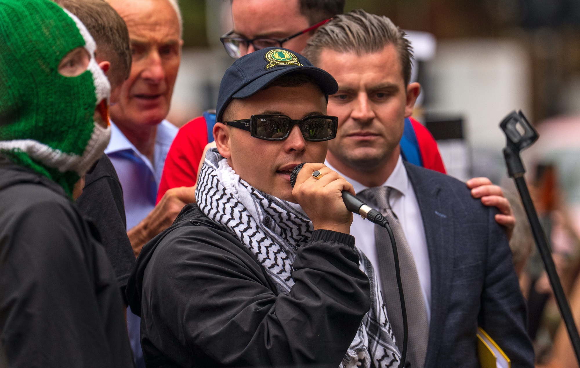 La ginocchia ha colpito a Londra ha incontrato la polizia per l'ordine della sezione 14 per i sostenitori al di fuori del caso giudiziario dopo le ultime due audizioni "erano del tutto pacifica e uno spettacolo amorevole di solidarietà"