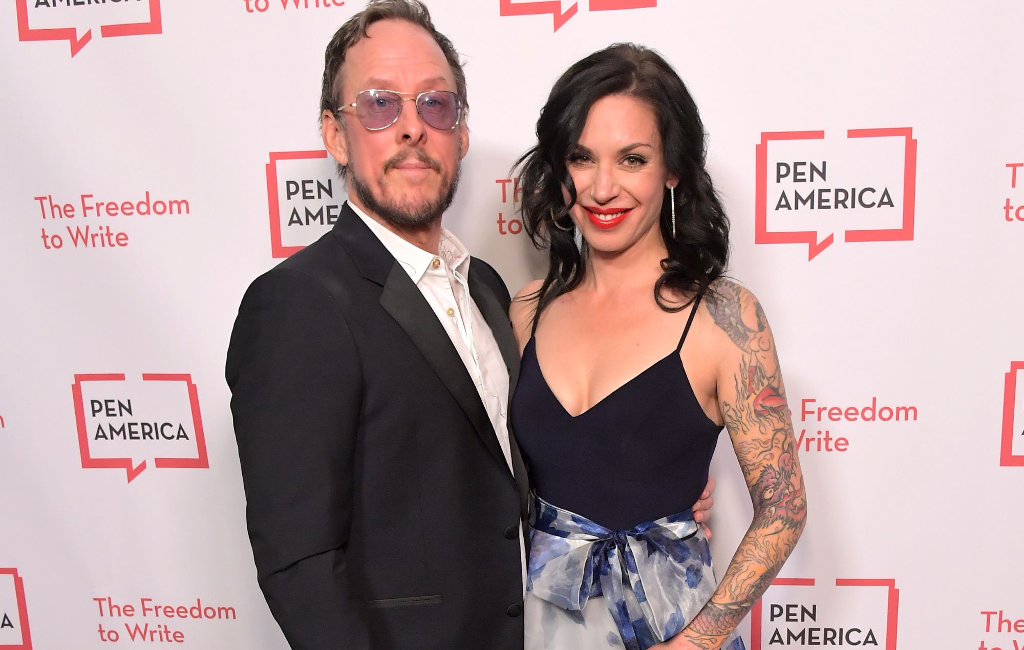 La moglie di Weezer Bassist evita il tempo di prigione per sparare agli ufficiali del LAPD