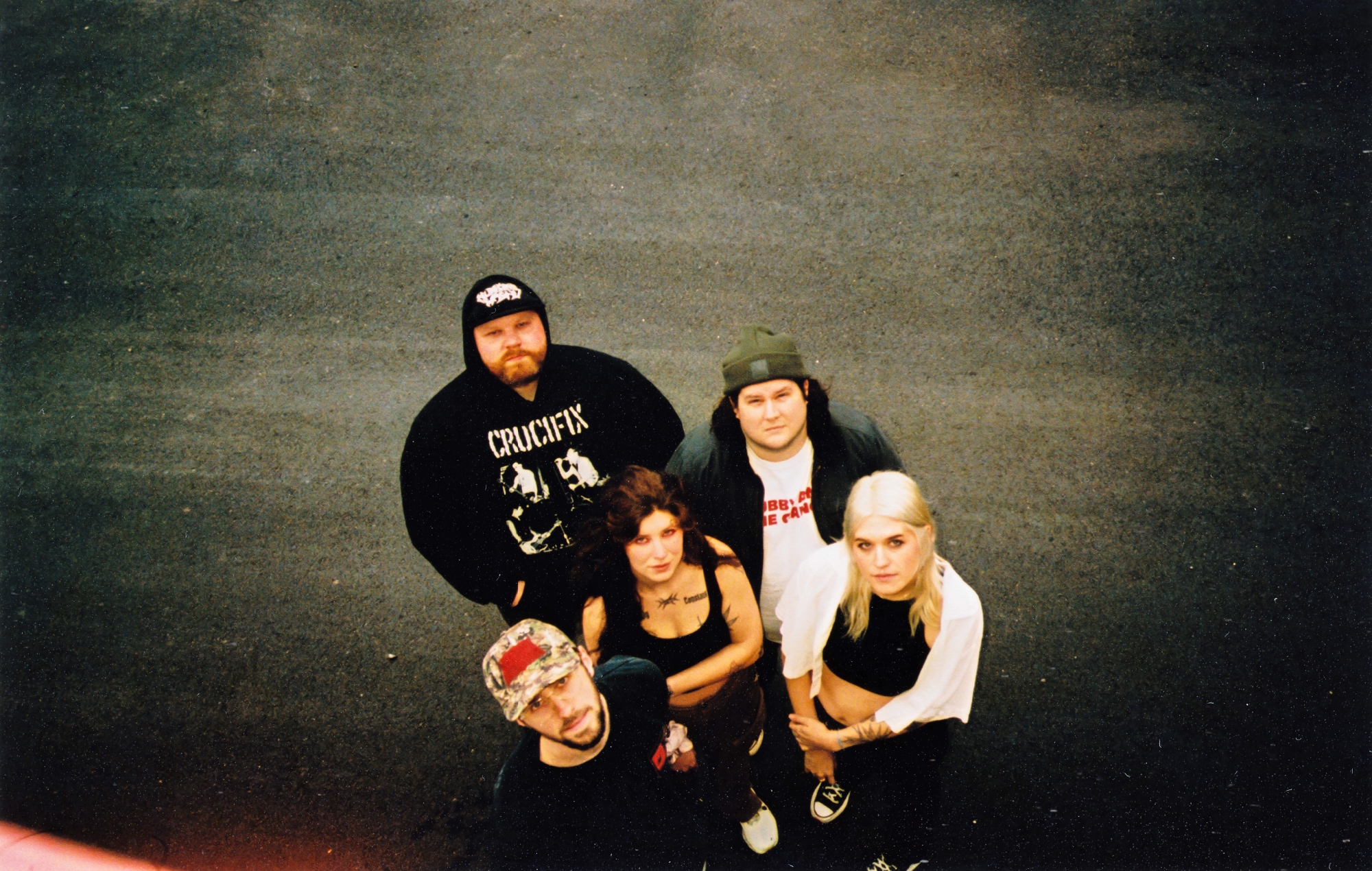 L'ex chitarrista in gel risponde alle accuse di "atti atroci" che hanno portato alla divisione della band