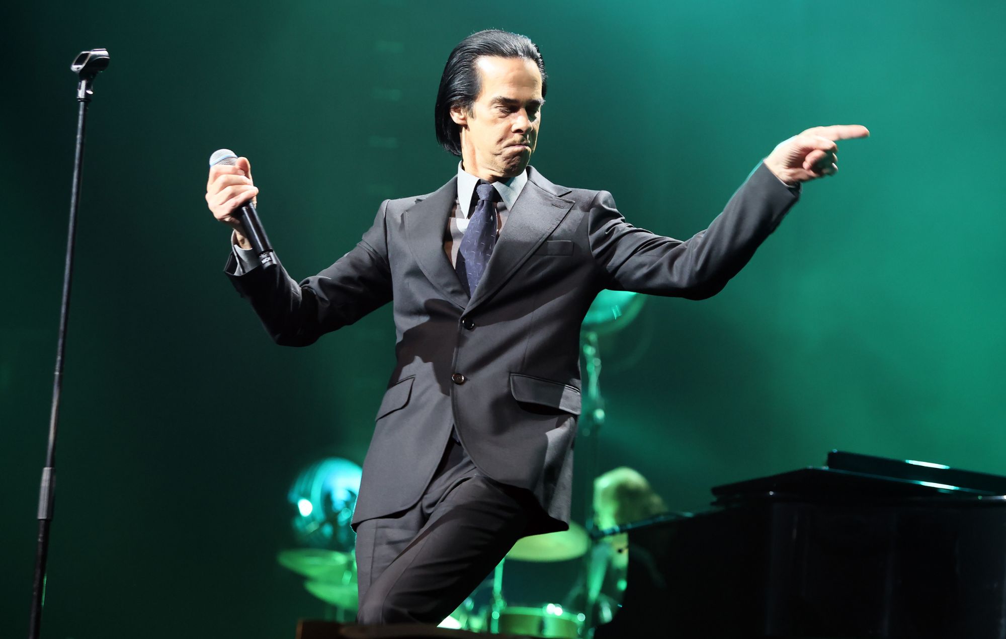 Nick Cave dice di non essere "a sinistra né a destra" e "trovare entrambe le parti indifendibili e irriconoscibili"