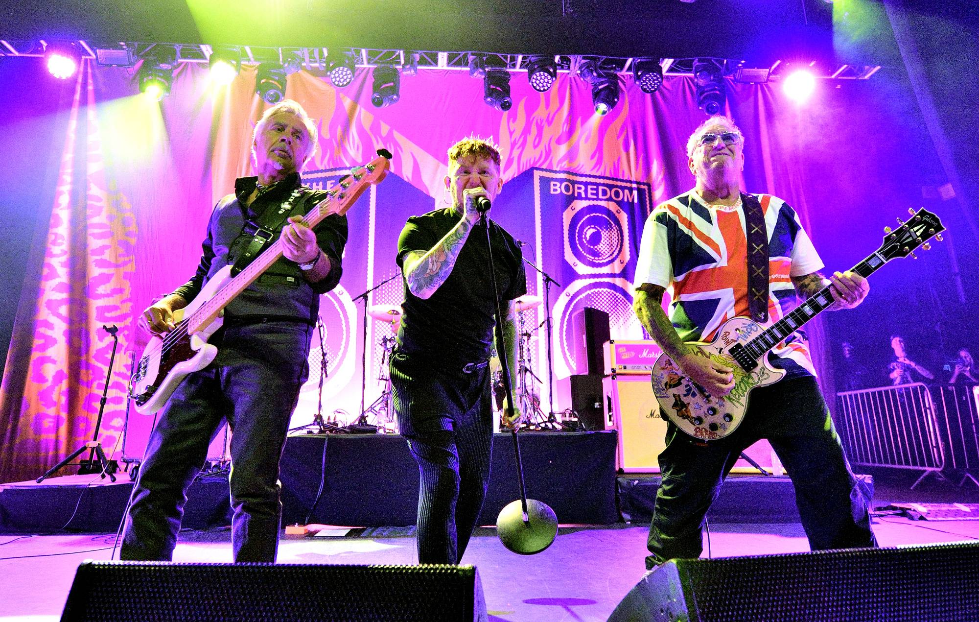 Pistole sessuali con Frank Carter Postpone North and Sud America dopo Steve Jones rompe il polso: "God Save the Wrist"