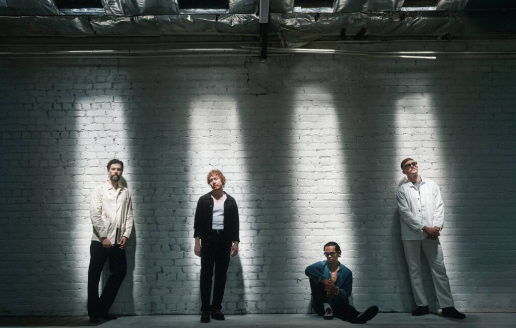 The Temper Trap ritorna con il nuovo singolo euforico "Give Up Air" e annuncia London Headline Show