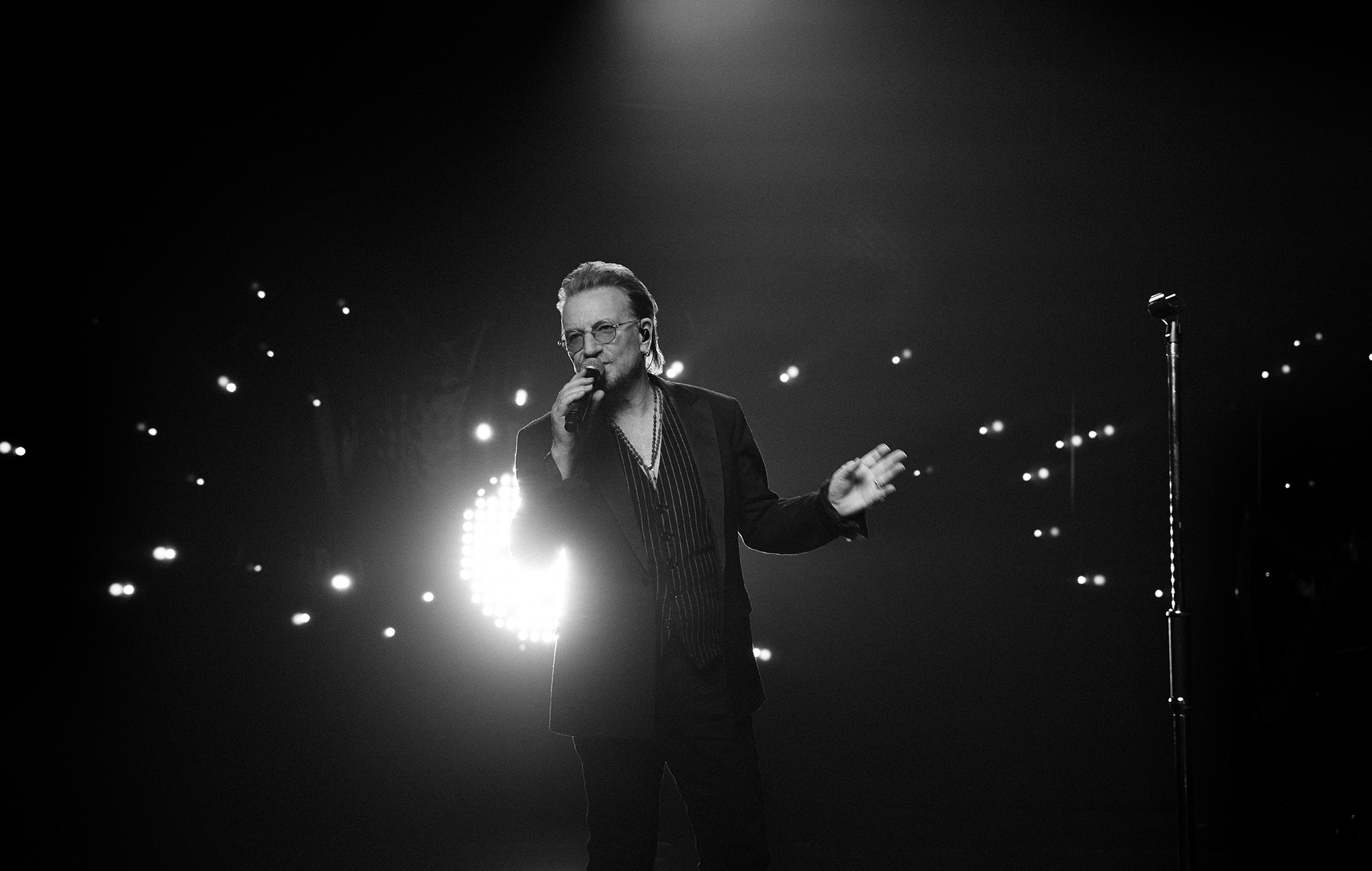 U2 difendi "il diritto di parlare liberamente" a seguito della sospensione di "Jimmy Kimmel Live"