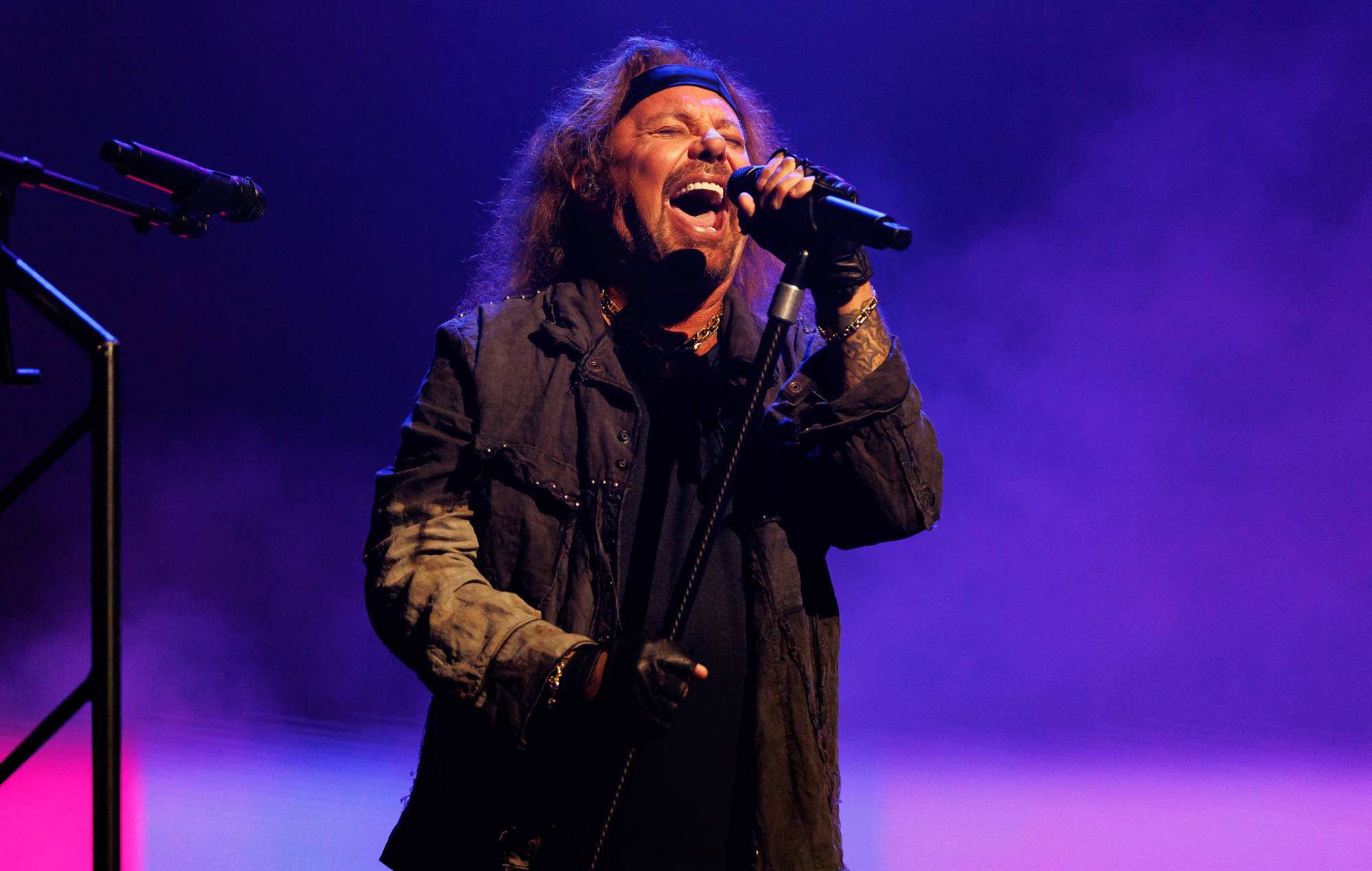 Vince Neil di Mötley Crüe rivela di aver subito un ictus a dicembre