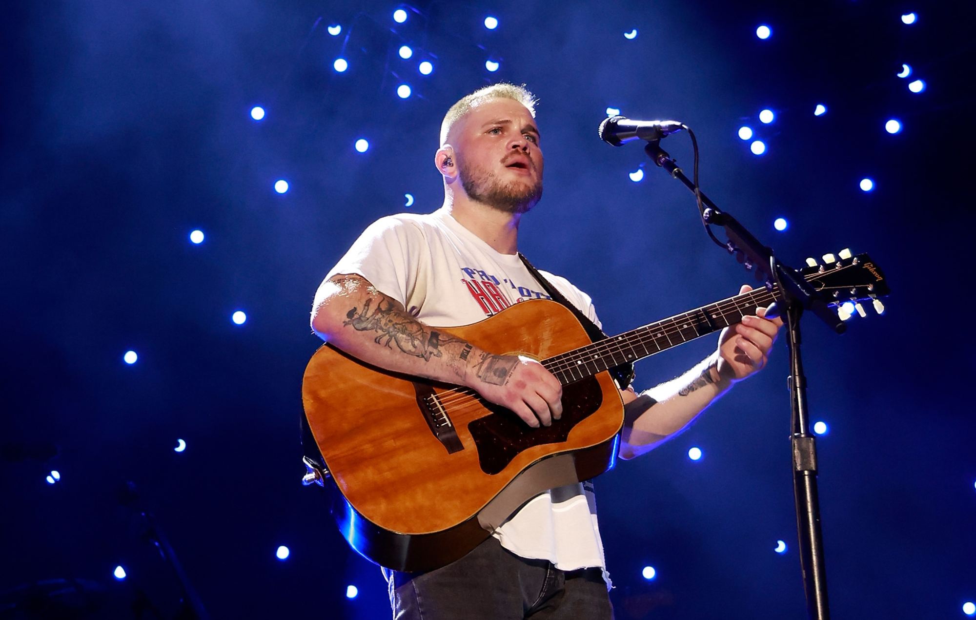 Zach Bryan ha cercato di combattere Gavin Adcock al festival dopo la faida pubblica