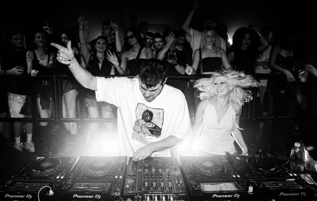 Ascolta Fred Again .. il nuovo singolo di High-Octane "You You A Star" con Amyl & the Sniffers di New USB Series