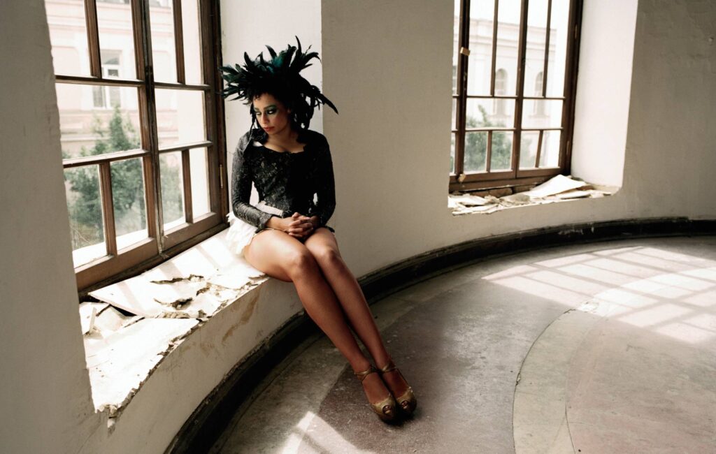 Ascolta il nuovo potente singolo di Celeste "Time Will Tell"