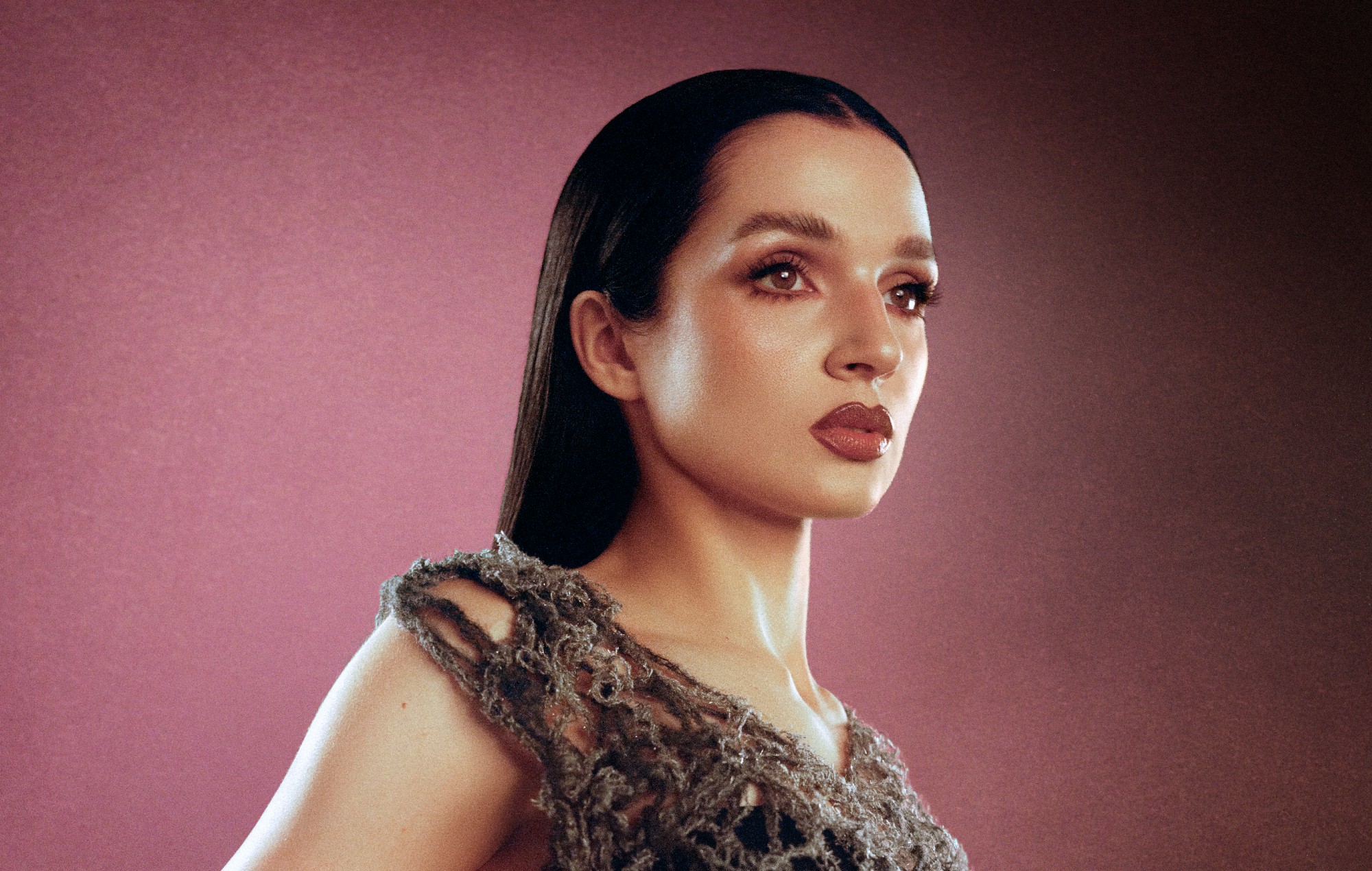 Ascolta il nuovo singolo di Poppy "Unravel", prodotto da Jordan Fish