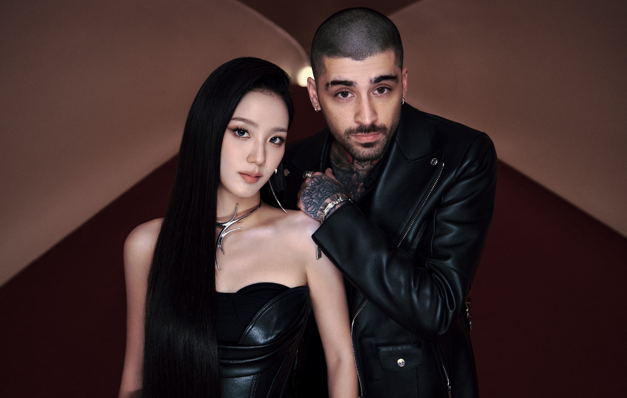 Ascolta la profonda collaborazione di Jisoo e Zayn Malik, "Eyes Closed"