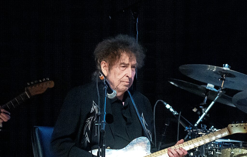 Bob Dylan pubblicherà biglietti extra per lo spettacolo britannico "Rough And Rowdy Ways" il mese prossimo