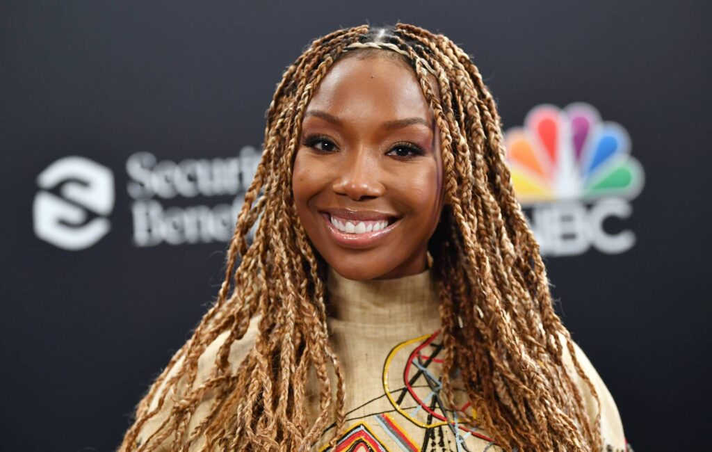 Brandy dice che la "disidratazione" l'ha costretta ad abbandonare bruscamente il concerto con Monica