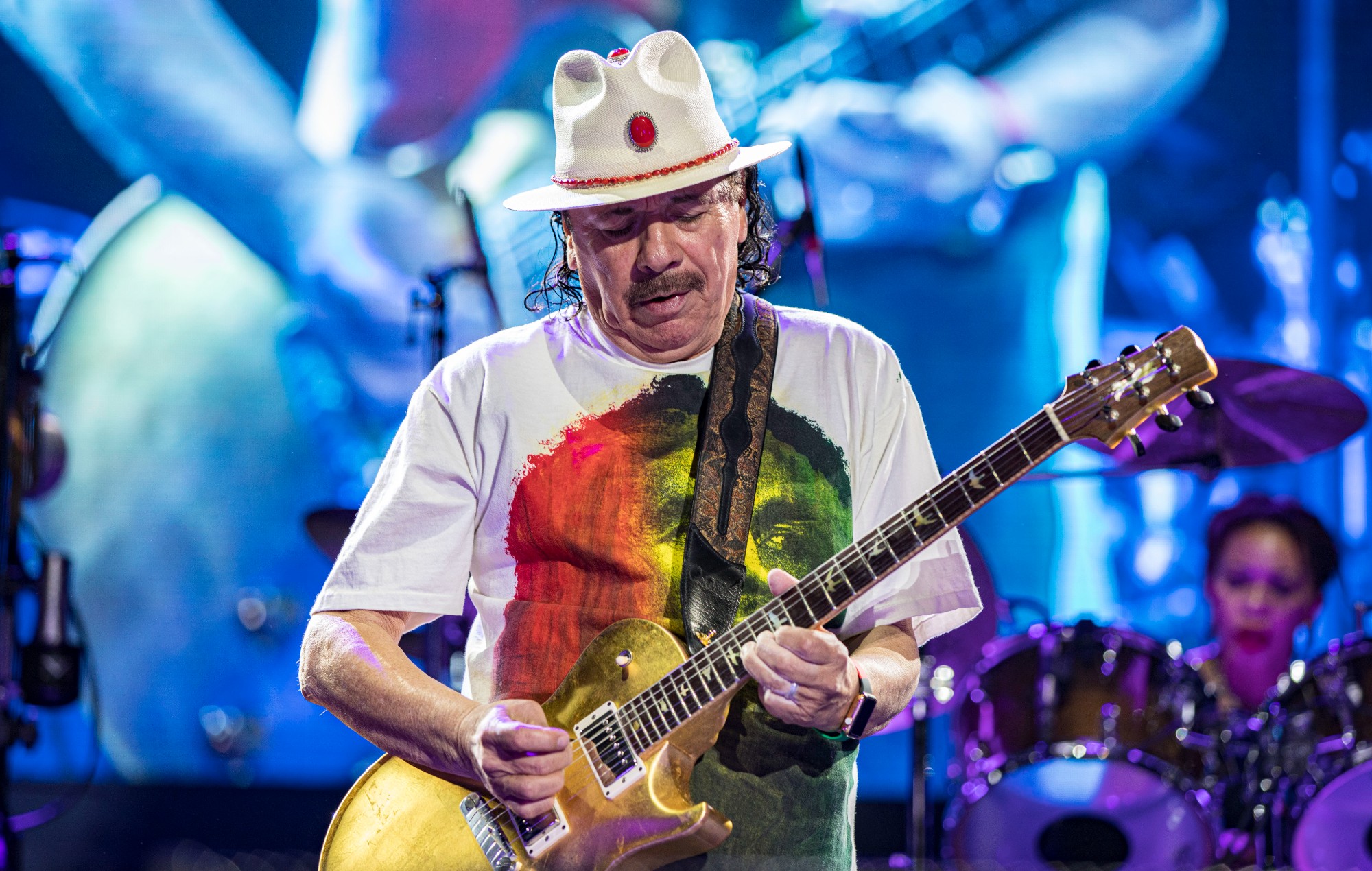 Carlos Santana smentisce le voci virali secondo cui si sarebbe opposto alla prenotazione di Bad Bunny per l'Halftime Show del Super Bowl 2026