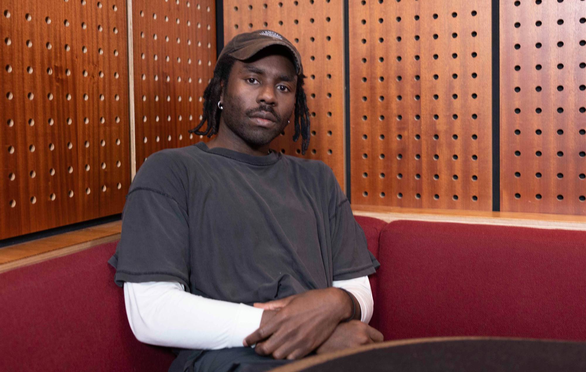 Guarda la cover dei Blood Orange "How Soon Is Now?" degli Smiths a Los Angeles