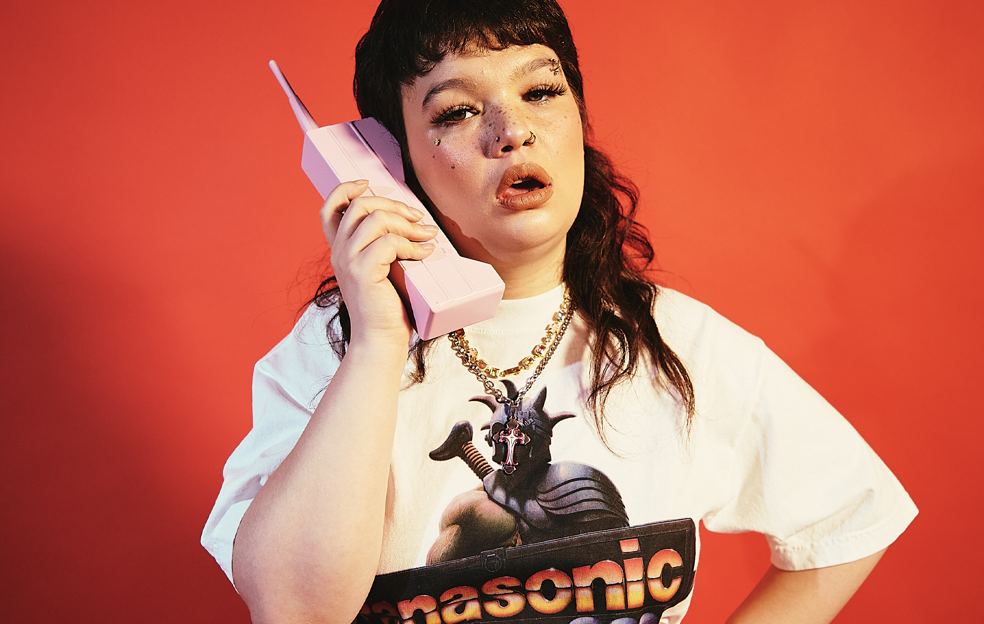 Lola Young intraprende un'azione legale contro il produttore di "disordini" per l'affermazione del songwriting