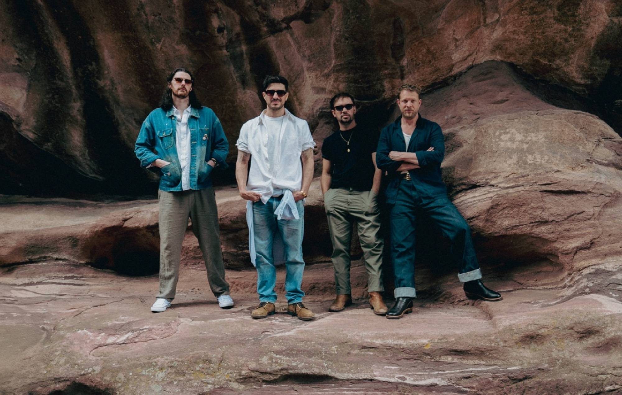 Mumford & Sons e Hozier si uniscono per il nuovo singolo "Rubber Band Man"